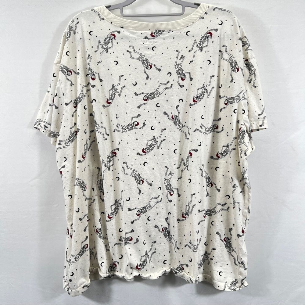 Torrid Dancing Santa Skellies Whisper White V-Neck Tee 0821 - Picture 5 of 7
